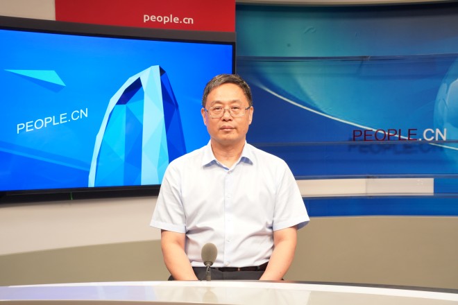 中國(guó)藝術(shù)研究院院長(zhǎng)、黨委副書記周慶富做客人民網(wǎng)。張力洋攝